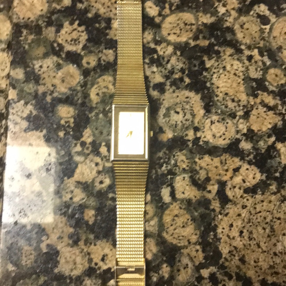 VTG Gold tone Unitron watch new battery 🔋